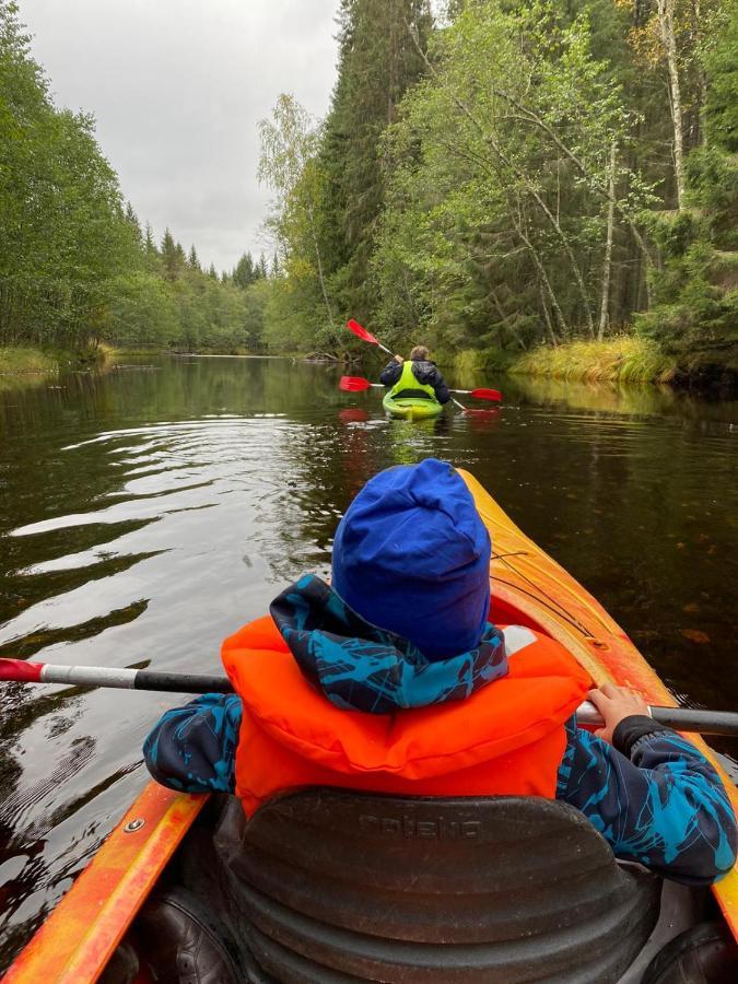 Stuga Ros Naturcamping Lagom Gräsmark Exteriér fotografie