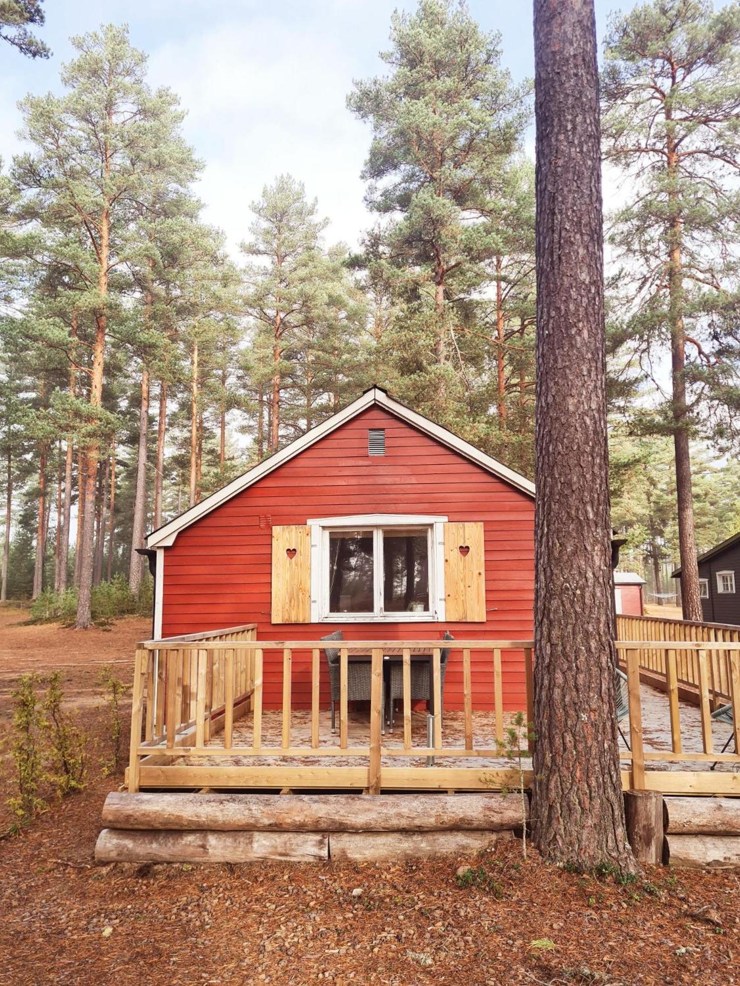 Stuga Ros Naturcamping Lagom Gräsmark Exteriér fotografie